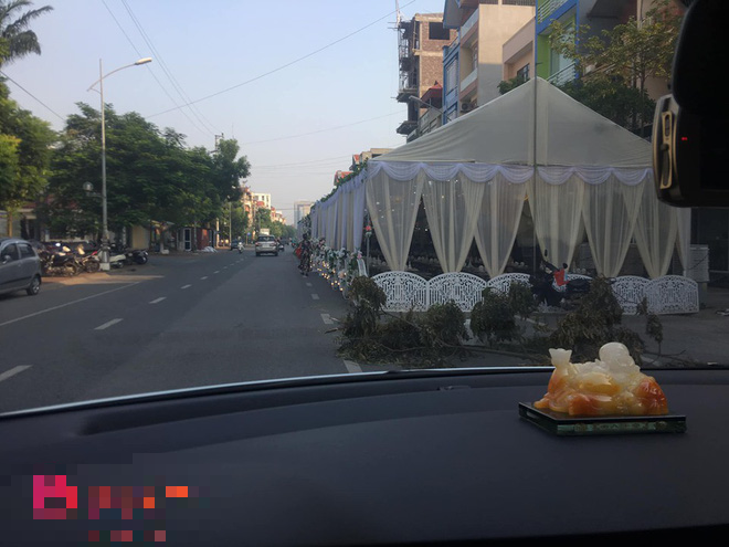 Chuyện cũ khiến MXH phẫn nộ: Gia đình làm rạp cưới chiếm nửa con đường - Ảnh 3. Chuyện cũ khiến MXH phẫn nộ: Gia đình làm rạp cưới chiếm nửa con đường - Ảnh 3.