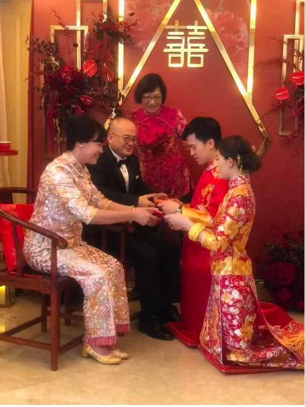 Người đẹp từng khiến Tạ Đình Phong và Trần Quán Hy tranh giành, xuất hiện lộng lẫy trong lễ đăng ký kết hôn cùng bạn trai thiếu gia giàu có 3 đời  - Ảnh 1.