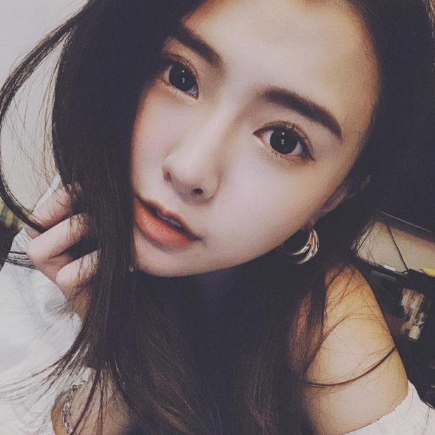 Cô gái bỗng được xin info rầm rầm nhờ bức ảnh chụp sau lưng, tới lúc được ngắm nhan sắc còn trầm trồ hơn rất nhiều - Ảnh 2. Cô gái bỗng được xin info rầm rầm nhờ bức ảnh chụp sau lưng, tới lúc được ngắm nhan sắc còn trầm trồ hơn rất nhiều - Ảnh 2.