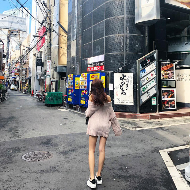 Cô gái bỗng được xin info rầm rầm nhờ bức ảnh chụp sau lưng, tới lúc được ngắm nhan sắc còn trầm trồ hơn rất nhiều - Ảnh 3. Cô gái bỗng được xin info rầm rầm nhờ bức ảnh chụp sau lưng, tới lúc được ngắm nhan sắc còn trầm trồ hơn rất nhiều - Ảnh 3.