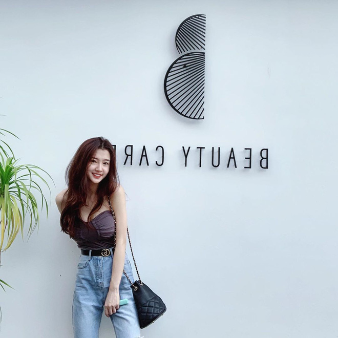 Cô gái bỗng được xin info rầm rầm nhờ bức ảnh chụp sau lưng, tới lúc được ngắm nhan sắc còn trầm trồ hơn rất nhiều - Ảnh 6. Cô gái bỗng được xin info rầm rầm nhờ bức ảnh chụp sau lưng, tới lúc được ngắm nhan sắc còn trầm trồ hơn rất nhiều - Ảnh 6.