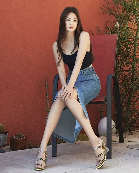 Liên tục bị đào bới chuyện cũ với Song Joong Ki, Song Hye Kyo lại xuất hiện với vóc dáng gây chú ý - Ảnh 2. Liên tục bị đào bới chuyện cũ với Song Joong Ki, Song Hye Kyo lại xuất hiện với vóc dáng gây chú ý - Ảnh 2.