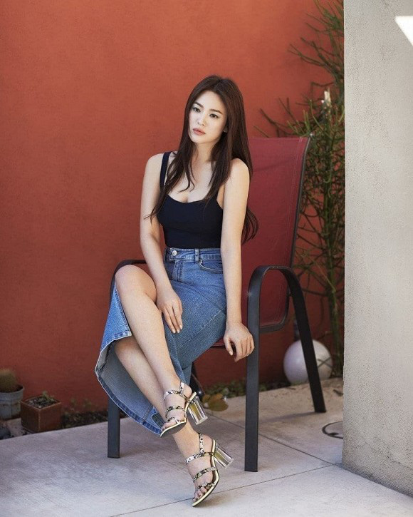 Liên tục bị đào bới chuyện cũ với Song Joong Ki, Song Hye Kyo lại xuất hiện với vóc dáng gây chú ý - Ảnh 3. Liên tục bị đào bới chuyện cũ với Song Joong Ki, Song Hye Kyo lại xuất hiện với vóc dáng gây chú ý - Ảnh 3.