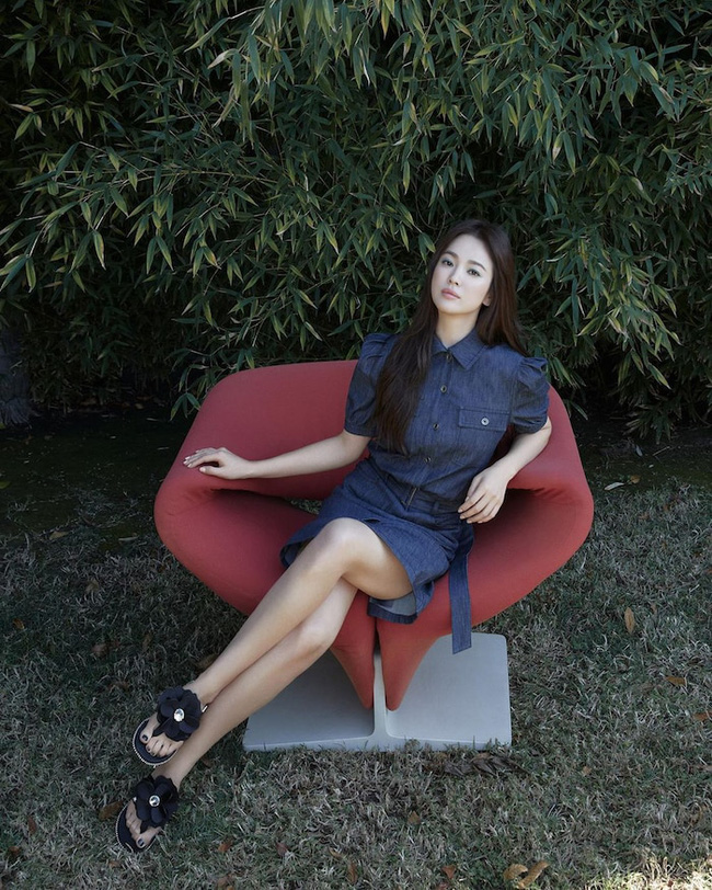 Liên tục bị đào bới chuyện cũ với Song Joong Ki, Song Hye Kyo lại xuất hiện với vóc dáng gây chú ý - Ảnh 4. Liên tục bị đào bới chuyện cũ với Song Joong Ki, Song Hye Kyo lại xuất hiện với vóc dáng gây chú ý - Ảnh 4.