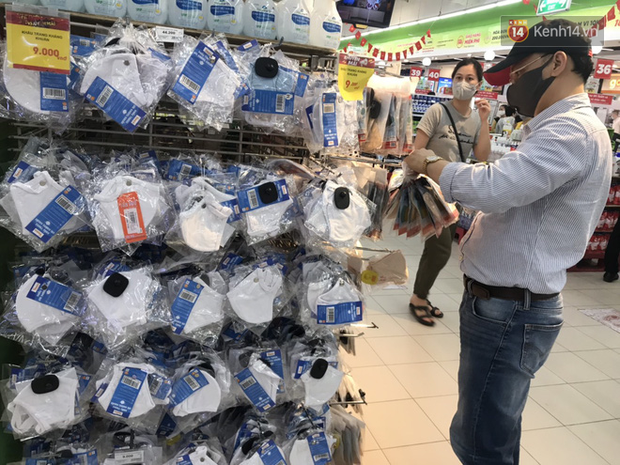  Hàng Việt Nam áp đảo tại các siêu thị lớn ở Hà Nội: Nhiều mẫu mã, chất lượng đảm bảo, tội gì không dùng hàng Việt”  - Ảnh 9.
