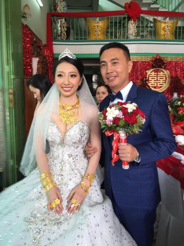 Cô dâu Hậu Giang đeo 30 cây vàng trong đám cưới bất ngờ chia sẻ về chuyện sinh con trai đầu lòng sau 2 năm lập gia đình - Ảnh 3. Cô dâu Hậu Giang đeo 30 cây vàng trong đám cưới bất ngờ chia sẻ về chuyện sinh con trai đầu lòng sau 2 năm lập gia đình - Ảnh 3.