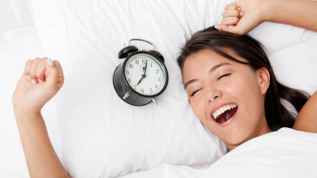 Nguy cơ mắc bệnh tim sẽ ngày càng tăng cao nếu bạn “ngủ ngoài giờ quy định dù sớm hay muộn hơn một phút” - Ảnh 2.