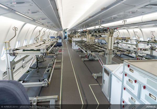 Airbus vượt mặt Boeing, là hãng hàng không đầu tiên trên thế giới có thể bơm xăng tự động khi đang bay - Ảnh 6.