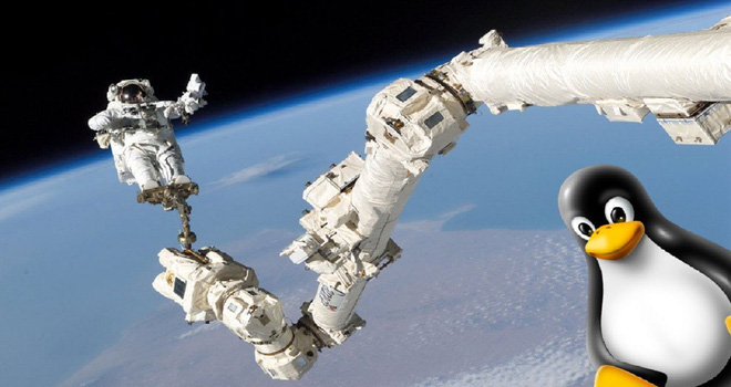 SpaceX dùng gì để đưa các phi hành gia lên trạm vũ trụ: Oxy lỏng, nhiên liệu, 3 CPU cũ kĩ và Linux - Ảnh 2.
