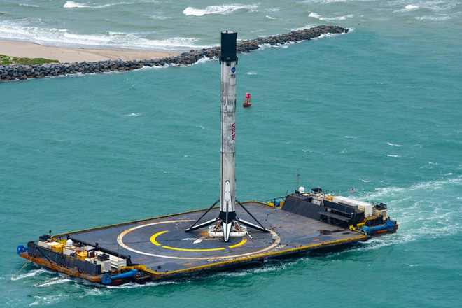 SpaceX dùng gì để đưa các phi hành gia lên trạm vũ trụ: Oxy lỏng, nhiên liệu, 3 CPU cũ kĩ và Linux - Ảnh 3.