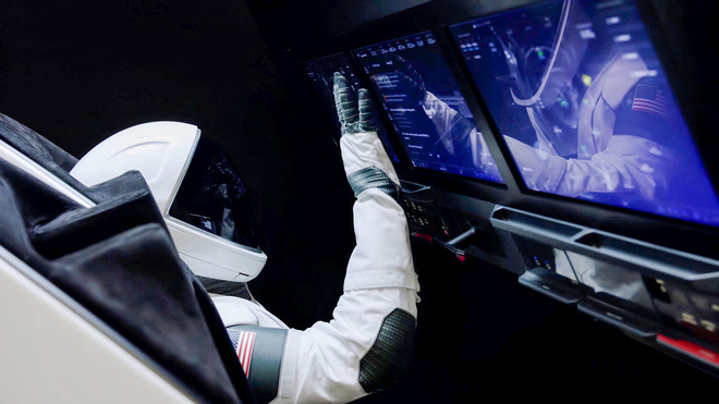 SpaceX dùng gì để đưa các phi hành gia lên trạm vũ trụ: Oxy lỏng, nhiên liệu, 3 CPU cũ kĩ và Linux - Ảnh 4.