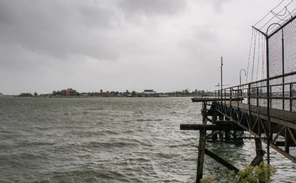 Siêu bão Ida đổ bộ vào Mỹ có sức gió mạnh hơn cả Katrina, sông Mississippi bị chảy ngược