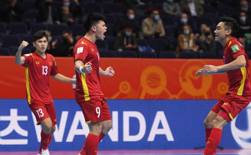FIFA ca ngợi Việt Nam “ngẩng cao đầu”, tán dương bàn thắng hiếm thấy ở World Cup của Đắc Huy