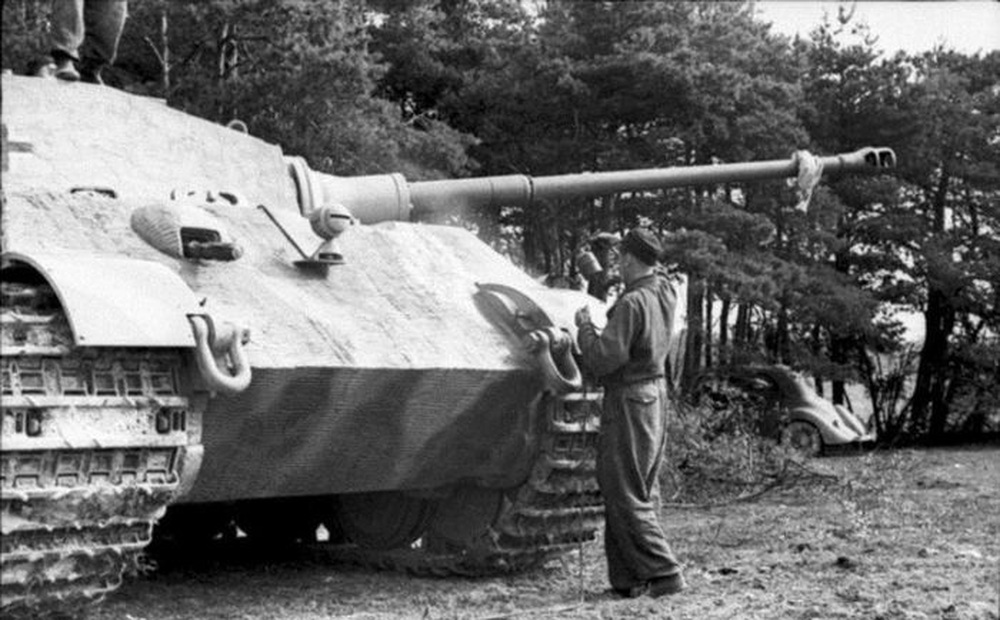 Vì sao xe tăng Tiger II - Vua Hổ không thể giúp Hitler thay đổi cục diện Thế chiến 2?