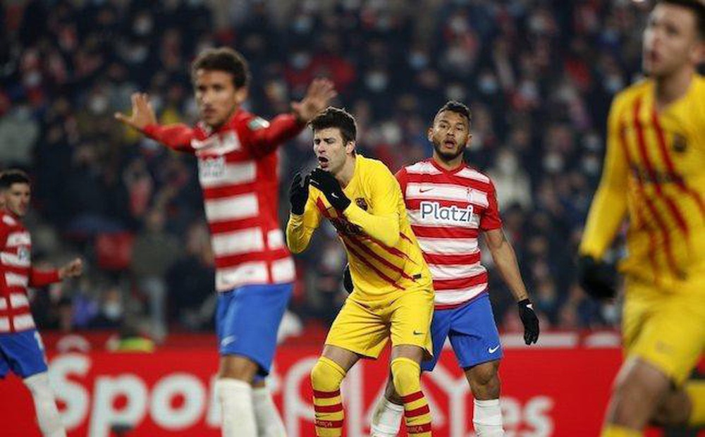 Barcelona bị gỡ hòa phút cuối, lỡ cơ hội lọt vào tốp 4