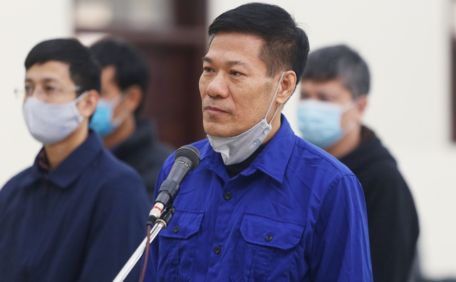 Xử vụ "thổi giá" máy xét nghiệm Covid-19: Cựu Giám đốc CDC Nguyễn Nhật Cảm bị đề nghị 10 - 11 năm tù