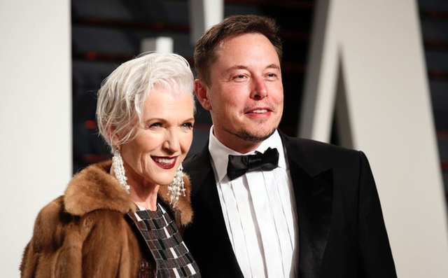 'Gia đình trong mơ' của Elon Musk: Cha sở hữu IQ ngang thiên tài, mẹ là siêu mẫu nổi tiếng, 2 em trai và gái đều là triệu phú đôla