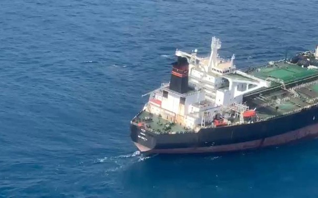 Bất ngờ: Tàu treo cờ Panama bị bắt quả tang tuồn lậu dầu từ tàu Iran, "bại lộ" lai lịch là tàu... Trung Quốc
