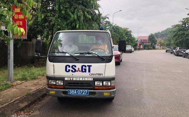 CSGT lái xe chuyên dụng chạy 15km chở thí sinh về nhà để lấy giấy tờ thi CSGT lái xe chuyên dụng chạy 15km chở thí sinh về nhà để lấy giấy tờ thi