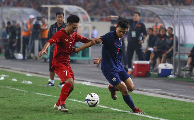 Fan Thái Lan hoang mang khi đội nhà mang 2 