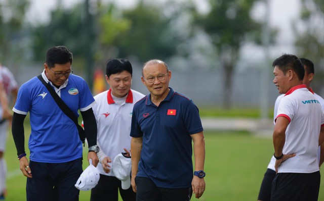 Chính thức: VFF đổi lịch V.League, giúp HLV Park Hang-seo có thêm cơ hội hạ Thái Lan
