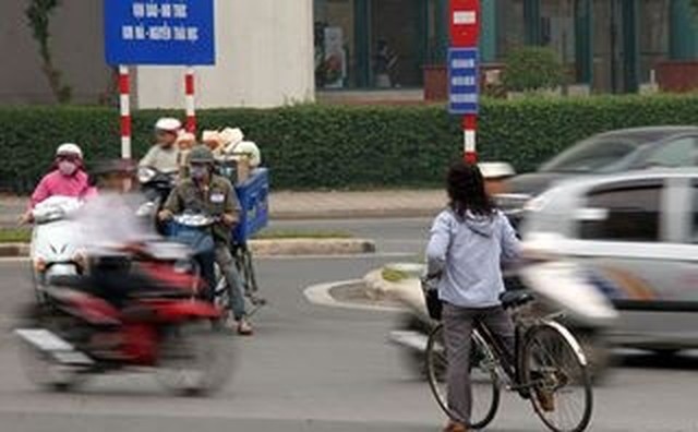  Từ 1/1/2020: Dừng xe đạp đột ngột, chuyển hướng kh&ocirc;ng b&aacute;o hiệu trước sẽ bị phạt tiền - Ảnh 1.