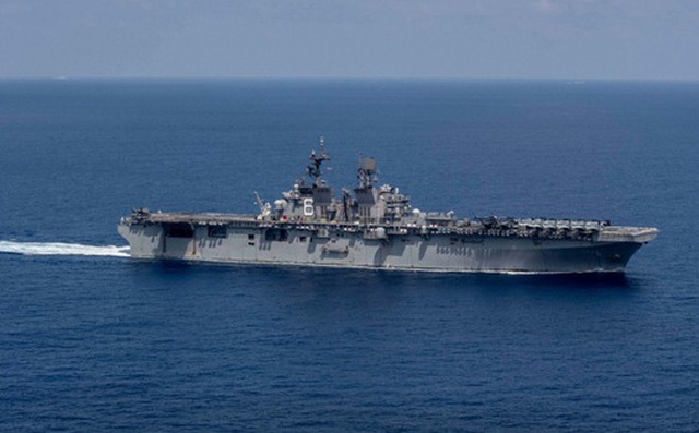 Tàu chiến đổ bộ Mỹ tiến về vùng biển có nhóm tàu Hải Dương 8 của Trung Quốc