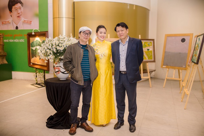 Ca sĩ Ngọc Anh xinh đẹp, tất bật chạy sô khi sinh con chưa đầy 3 tháng - Ảnh 4. Ca sĩ Ngọc Anh xinh đẹp, tất bật chạy sô khi sinh con chưa đầy 3 tháng - Ảnh 4.