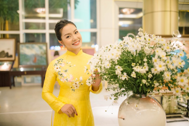 Ca sĩ Ngọc Anh xinh đẹp, tất bật chạy sô khi sinh con chưa đầy 3 tháng - Ảnh 5. Ca sĩ Ngọc Anh xinh đẹp, tất bật chạy sô khi sinh con chưa đầy 3 tháng - Ảnh 5.