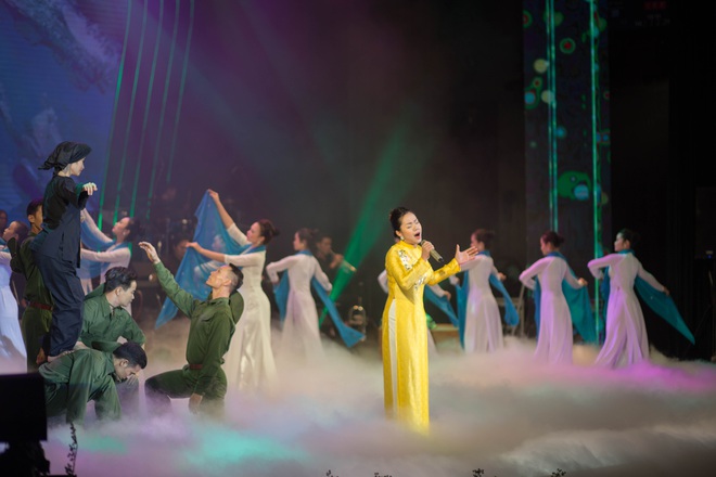 Ca sĩ Ngọc Anh xinh đẹp, tất bật chạy sô khi sinh con chưa đầy 3 tháng - Ảnh 7. Ca sĩ Ngọc Anh xinh đẹp, tất bật chạy sô khi sinh con chưa đầy 3 tháng - Ảnh 7.