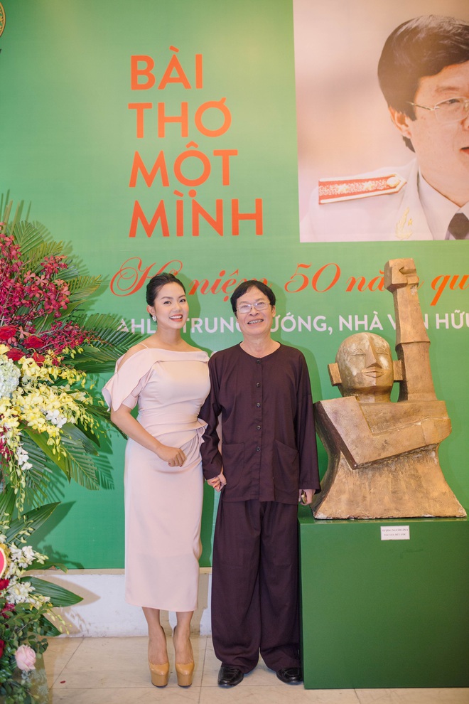 Ca sĩ Ngọc Anh xinh đẹp, tất bật chạy sô khi sinh con chưa đầy 3 tháng - Ảnh 3. Ca sĩ Ngọc Anh xinh đẹp, tất bật chạy sô khi sinh con chưa đầy 3 tháng - Ảnh 3.