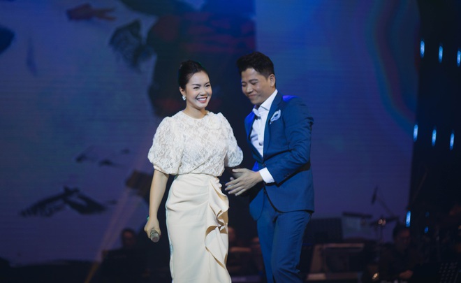 Ca sĩ Ngọc Anh xinh đẹp, tất bật chạy sô khi sinh con chưa đầy 3 tháng - Ảnh 9. Ca sĩ Ngọc Anh xinh đẹp, tất bật chạy sô khi sinh con chưa đầy 3 tháng - Ảnh 9.