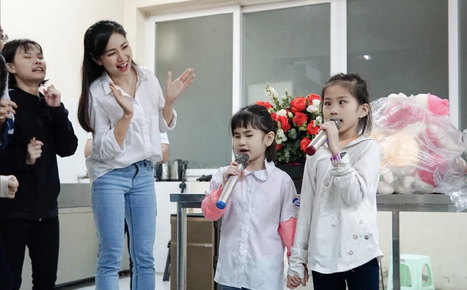 Ngọc Trâm tiết lộ quy định khác biệt của MC truyền hình Quốc phòng - Ảnh 5. Ngọc Trâm tiết lộ quy định khác biệt của MC truyền hình Quốc phòng - Ảnh 5.