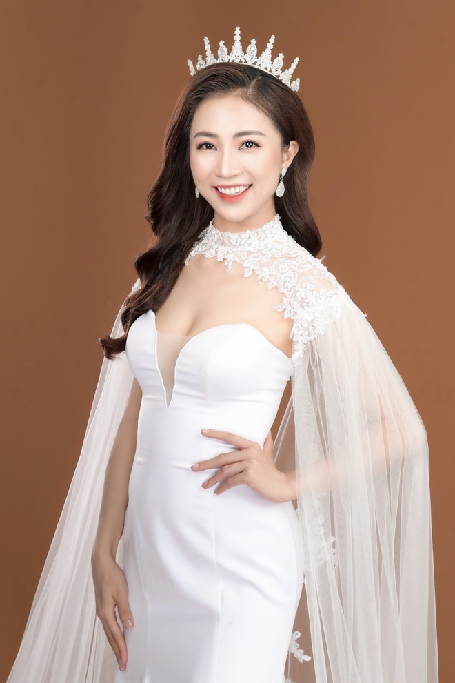 Ngọc Trâm tiết lộ quy định khác biệt của MC truyền hình Quốc phòng - Ảnh 1. Ngọc Trâm tiết lộ quy định khác biệt của MC truyền hình Quốc phòng - Ảnh 1.