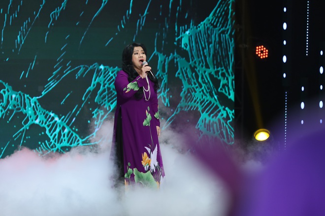 NSND Thanh Hoa tiết lộ sự thật đau lòng về Tàu anh qua núi khiến MC Lại Văn Sâm nổi da gà - Ảnh 1. NSND Thanh Hoa tiết lộ sự thật đau lòng về Tàu anh qua núi khiến MC Lại Văn Sâm nổi da gà - Ảnh 1.