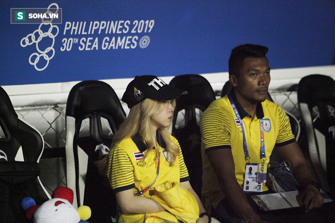 Trợ lý xinh đẹp Thái Lan khóc hết nước mắt, chết lặng khi nhìn Việt Nam nhận HCV SEA Games - Ảnh 11.