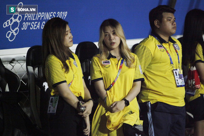 Trợ lý xinh đẹp Thái Lan khóc hết nước mắt, chết lặng khi nhìn Việt Nam nhận HCV SEA Games - Ảnh 10.