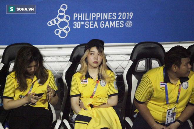 Trợ lý xinh đẹp Thái Lan khóc hết nước mắt, chết lặng khi nhìn Việt Nam nhận HCV SEA Games - Ảnh 5.