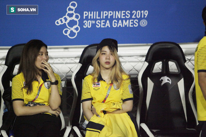 Trợ lý xinh đẹp Thái Lan khóc hết nước mắt, chết lặng khi nhìn Việt Nam nhận HCV SEA Games - Ảnh 9.