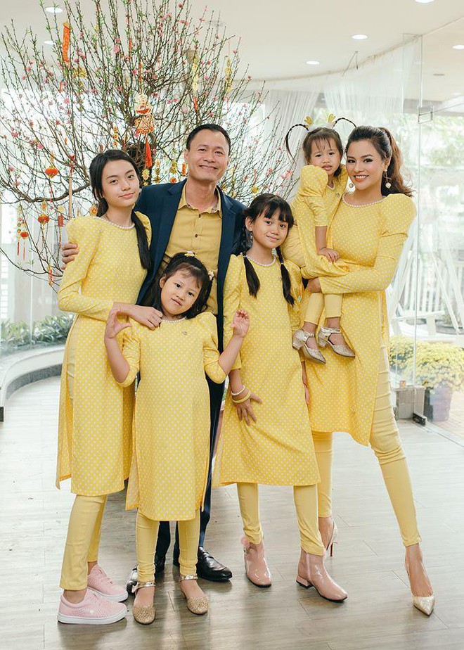 Ngoài Cường Đô la - Đàm Thu Trang, showbiz Việt không thiếu những cặp chân dài - đại gia hạnh phúc với cuộc sống gia đình bình yên - Ảnh 10. Ngoài Cường Đô la - Đàm Thu Trang, showbiz Việt không thiếu những cặp chân dài - đại gia hạnh phúc với cuộc sống gia đình bình yên - Ảnh 10.