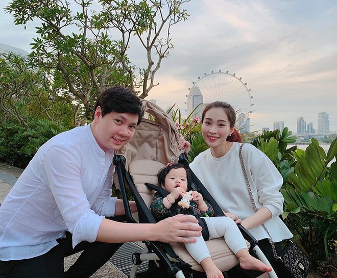 Ngoài Cường Đô la - Đàm Thu Trang, showbiz Việt không thiếu những cặp chân dài - đại gia hạnh phúc với cuộc sống gia đình bình yên - Ảnh 5. Ngoài Cường Đô la - Đàm Thu Trang, showbiz Việt không thiếu những cặp chân dài - đại gia hạnh phúc với cuộc sống gia đình bình yên - Ảnh 5.