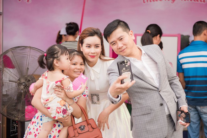 Vợ chồng Lưu Hương Giang - Hồ Hoài Anh thu hút sự chú ý tại sự kiện - Ảnh 4. Vợ chồng Lưu Hương Giang - Hồ Hoài Anh thu hút sự chú ý tại sự kiện - Ảnh 4.