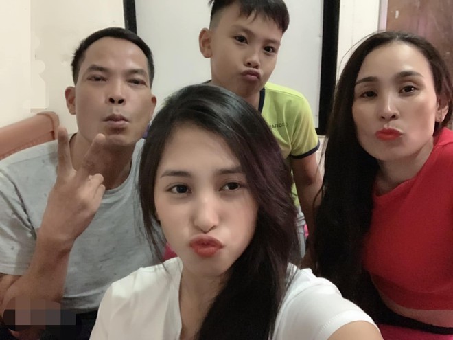 Một năm sau ngày đăng quang, Hoa hậu Tiểu Vy: Có lúc chán bản thân đến mức không muốn sống - Ảnh 2. Một năm sau ngày đăng quang, Hoa hậu Tiểu Vy: Có lúc chán bản thân đến mức không muốn sống - Ảnh 2.