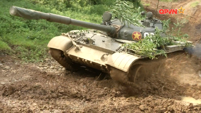 Lần đầu lộ ảnh nóng, xe tăng T-62 Việt Nam uy mãnh vượt đỉnh - Ảnh 1. Lần đầu lộ ảnh nóng, xe tăng T-62 Việt Nam uy mãnh vượt đỉnh - Ảnh 1.