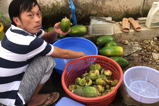 Hoài Linh sống như nông dân trong nhà thờ trăm tỷ - Ảnh 2. Hoài Linh sống như nông dân trong nhà thờ trăm tỷ - Ảnh 2.