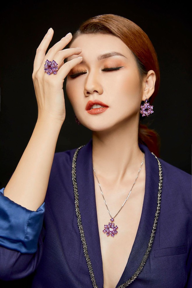 MC Hương Giang nói về mối quan hệ với bạn trai kém tuổi: Chuyện tình cảm hiện nay đang bùng nhùng lắm - Ảnh 11. MC Hương Giang nói về mối quan hệ với bạn trai kém tuổi: Chuyện tình cảm hiện nay đang bùng nhùng lắm - Ảnh 11.