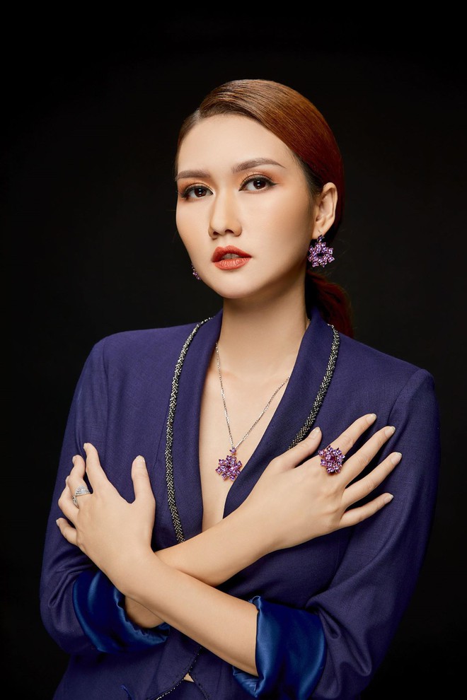 MC Hương Giang nói về mối quan hệ với bạn trai kém tuổi: Chuyện tình cảm hiện nay đang bùng nhùng lắm - Ảnh 10. MC Hương Giang nói về mối quan hệ với bạn trai kém tuổi: Chuyện tình cảm hiện nay đang bùng nhùng lắm - Ảnh 10.