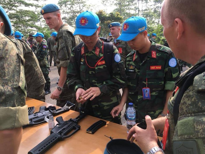 Chiến sĩ gìn giữ hòa bình Việt Nam huấn luyện sử dụng súng trường Pindad SS2 tối tân - Ảnh 2. Chiến sĩ gìn giữ hòa bình Việt Nam huấn luyện sử dụng súng trường Pindad SS2 tối tân - Ảnh 2.