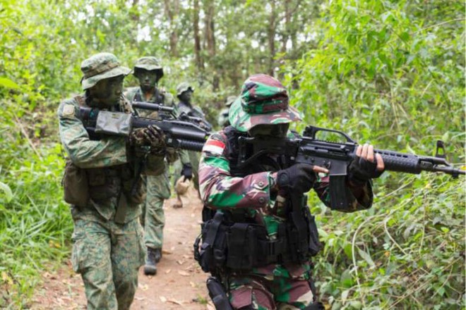 Chiến sĩ gìn giữ hòa bình Việt Nam huấn luyện sử dụng súng trường Pindad SS2 tối tân - Ảnh 14. Chiến sĩ gìn giữ hòa bình Việt Nam huấn luyện sử dụng súng trường Pindad SS2 tối tân - Ảnh 14.