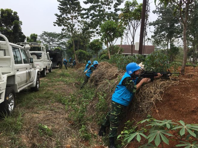 Chiến sĩ gìn giữ hòa bình Việt Nam huấn luyện sử dụng súng trường Pindad SS2 tối tân - Ảnh 3. Chiến sĩ gìn giữ hòa bình Việt Nam huấn luyện sử dụng súng trường Pindad SS2 tối tân - Ảnh 3.
